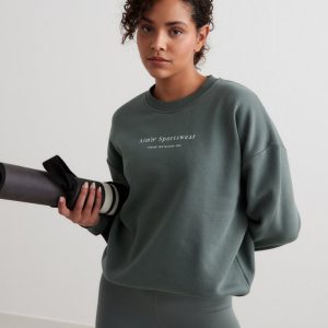 AIM'N SAGE SERIF SWEATSHIRT