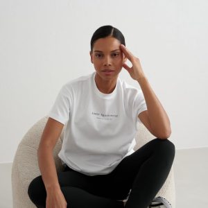 AIM'N WHITE SERIF BOYFRIEND T-SHIRT