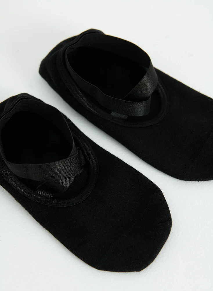 Zwarte Aim'n pilates sokken met witte logo en anti-slip zool