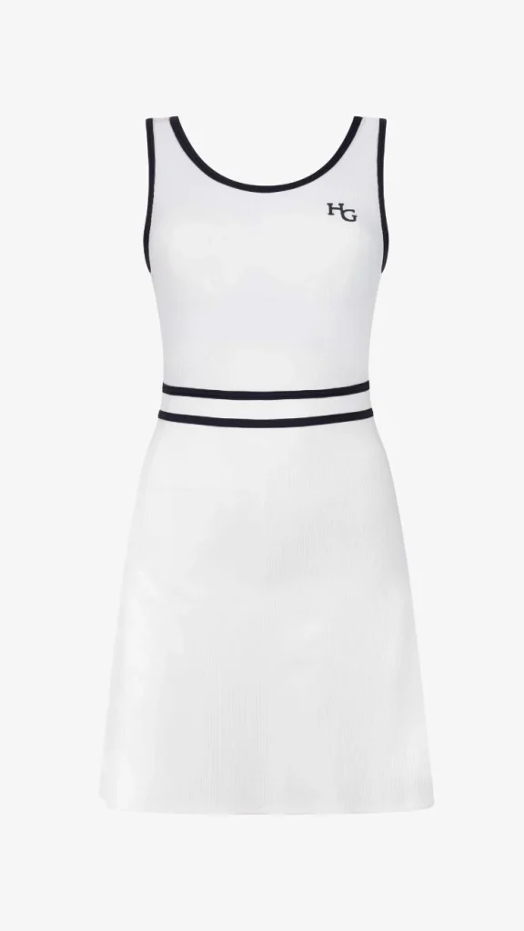 Luxe wit geribbelde sportjurk met blauwe details van House of Gravity voor tennis of padel