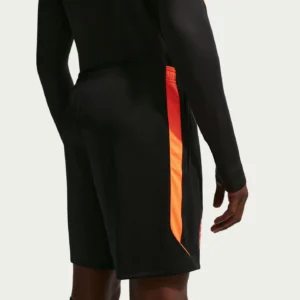 Zwarte Nike KNVB Strike trainingsset bestaande uit shirt en short.