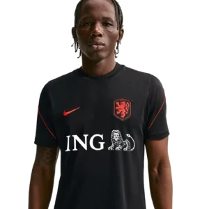 Zwarte Nike KNVB Strike trainingsset bestaande uit shirt en short.
