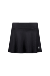 Vrouw draagt de Ribbed Tennis Skirt SPHRW0183 in de kleur True Black Airforce