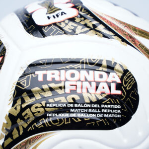 didas FIFA 2026 World Cup Finals mini voetbal wit zwart goud met foam kern (KE4328).
