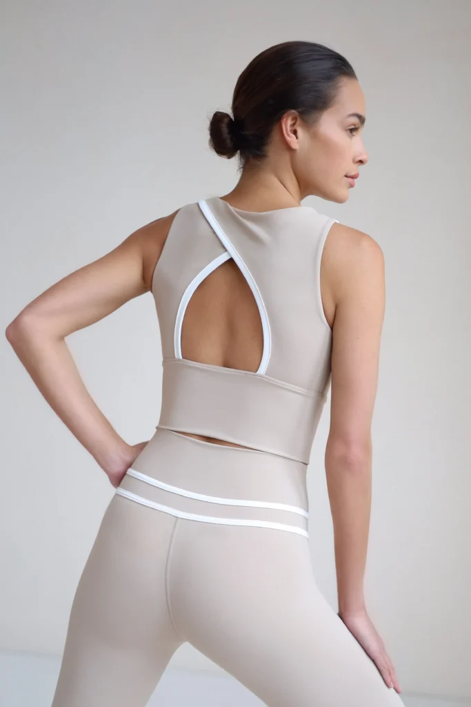 House of Gravity Gravity Crop Top dames in Sand Stone White sporttop
