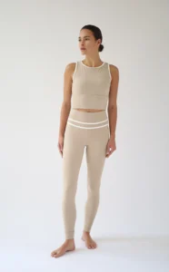 House of Gravity Gravity Crop Top dames in Sand Stone White sporttop