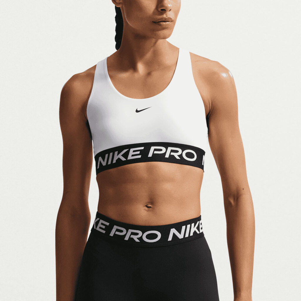 Nike Pro Wmns Light-Support Bra IQ1035-100 frontaanzicht.
