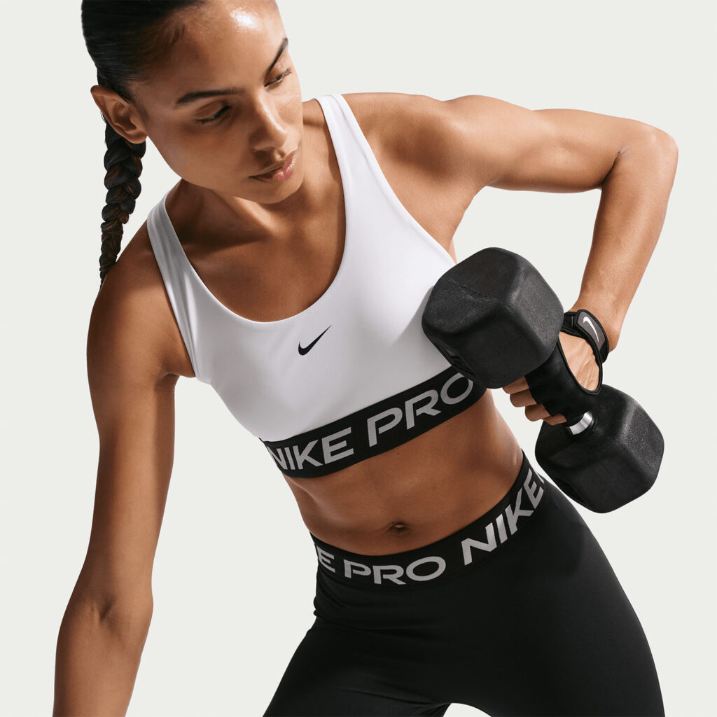 Nike Pro Wmns Light-Support Bra IQ1035-100 frontaanzicht.