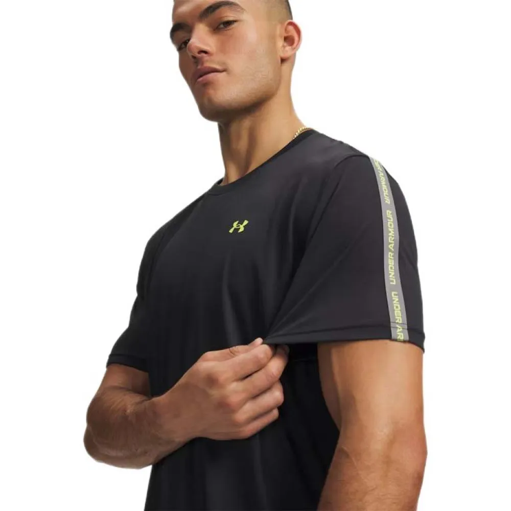 Under Armour Tech Taping heren sportshirt zwart met korte mouwen vooraanzicht