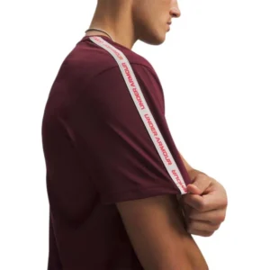 Under Armour Tech Taping heren sportshirt rood met korte mouwen vooraanzicht