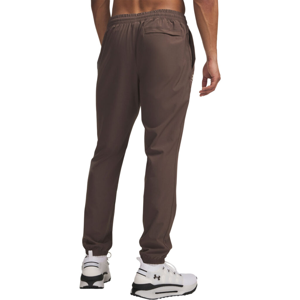 Under Armour Vibe Woven heren jogger bruin trainingsbroek vooraanzicht