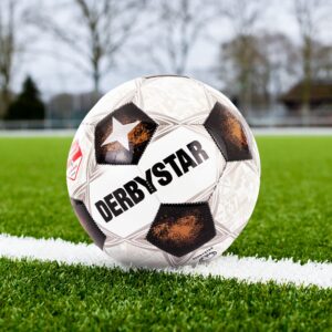 Dit is de replica-editie van de officiële Keuken Kampioen Divisie wedstrijdbal van het seizoen '26/'27!