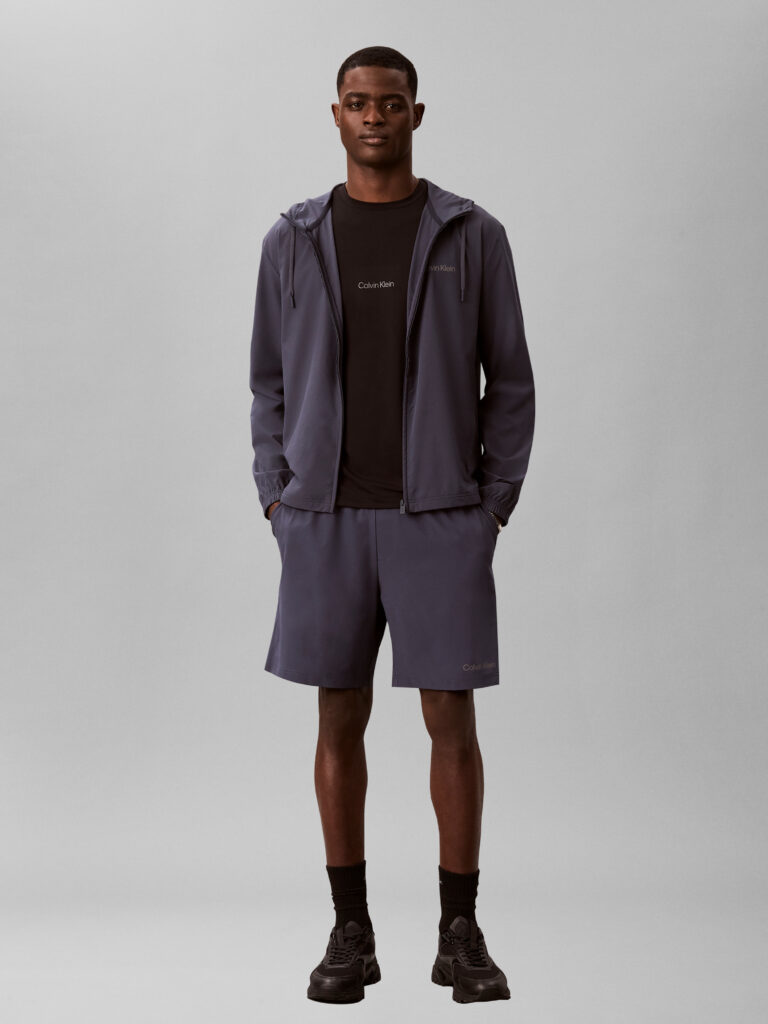 Calvin Klein Woven Short LVGMS6S806-CCI heren short in de kleur CCI met geweven structuur en elastische tailleband