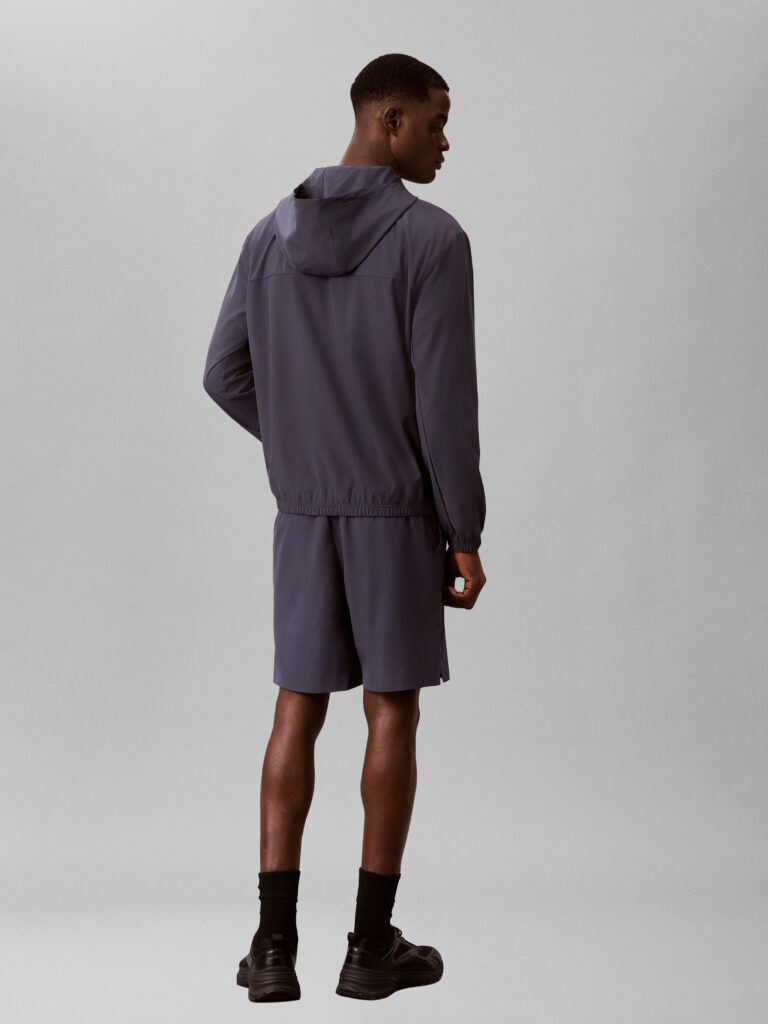 Calvin Klein Woven Short LVGMS6S806-CCI heren short in de kleur CCI met geweven structuur en elastische tailleband