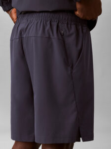 Calvin Klein Woven Short LVGMS6S806-CCI heren short in de kleur CCI met geweven structuur en elastische tailleband