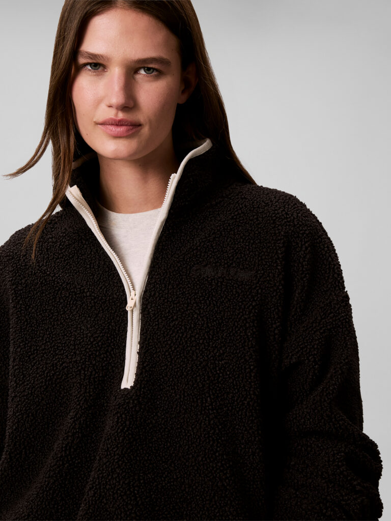 Calvin Klein Sherpa 1/4 Zip dames fleece sweater in zwart met kortere ritssluiting, opstaande kraag en subtiel logo