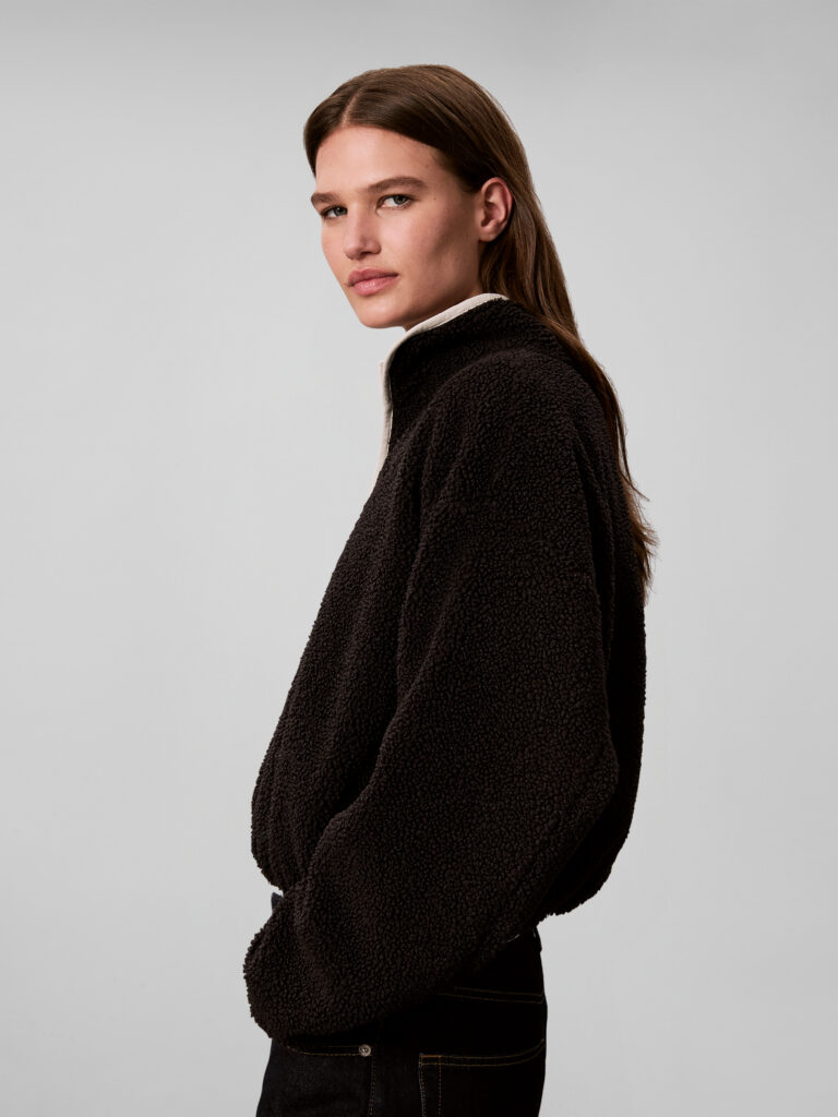 Calvin Klein Sherpa 1/4 Zip dames fleece sweater in zwart met kortere ritssluiting, opstaande kraag en subtiel logo