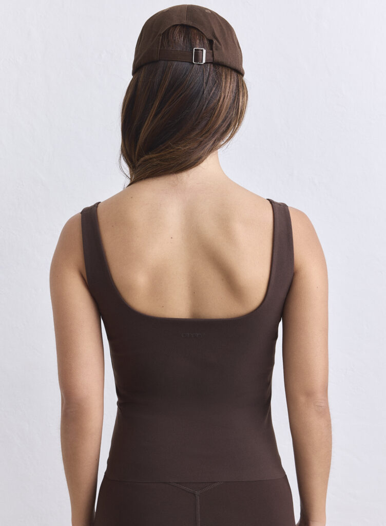 Aim'n Chocolate Sense Singlet 2604144-147 dames sporttop in de kleur Chocolate bruin met zachte stretchstof