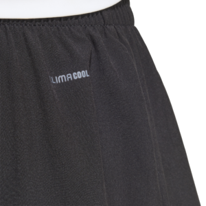 Detail van de adidas Match short met logo