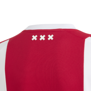 Adidas Ajax Amsterdam thuis tenue bestaande uit het klassieke rode en witte shirt en short