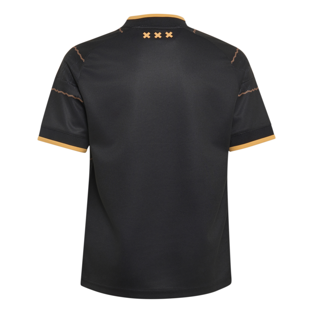 Adidas Ajax Amsterdam Uit Tenue 2026/2027 bestaande uit het officiële uitshirt en de bijpassende uitshort met clubembleem