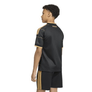 Adidas Ajax Amsterdam Uit Tenue 2026/2027 bestaande uit het officiële uitshirt en de bijpassende uitshort met clubembleem