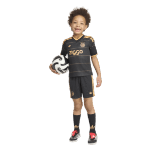 Adidas Ajax Amsterdam Uit Tenue 2026/2027 bestaande uit het officiële uitshirt en de bijpassende uitshort met clubembleem