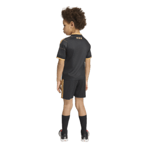 Adidas Ajax Amsterdam Uit Tenue 2026/2027 bestaande uit het officiële uitshirt en de bijpassende uitshort met clubembleem