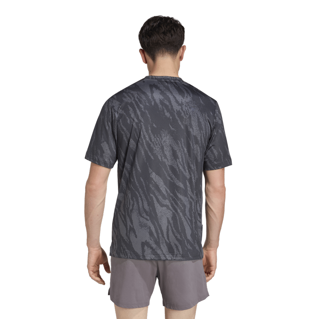 Adidas Techess AOP T KQ7353 sportief heren t-shirt met allover print en vochtregulerend materiaal