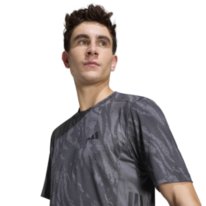 Adidas Techess AOP T KQ7353 sportief heren t-shirt met allover print en vochtregulerend materiaal