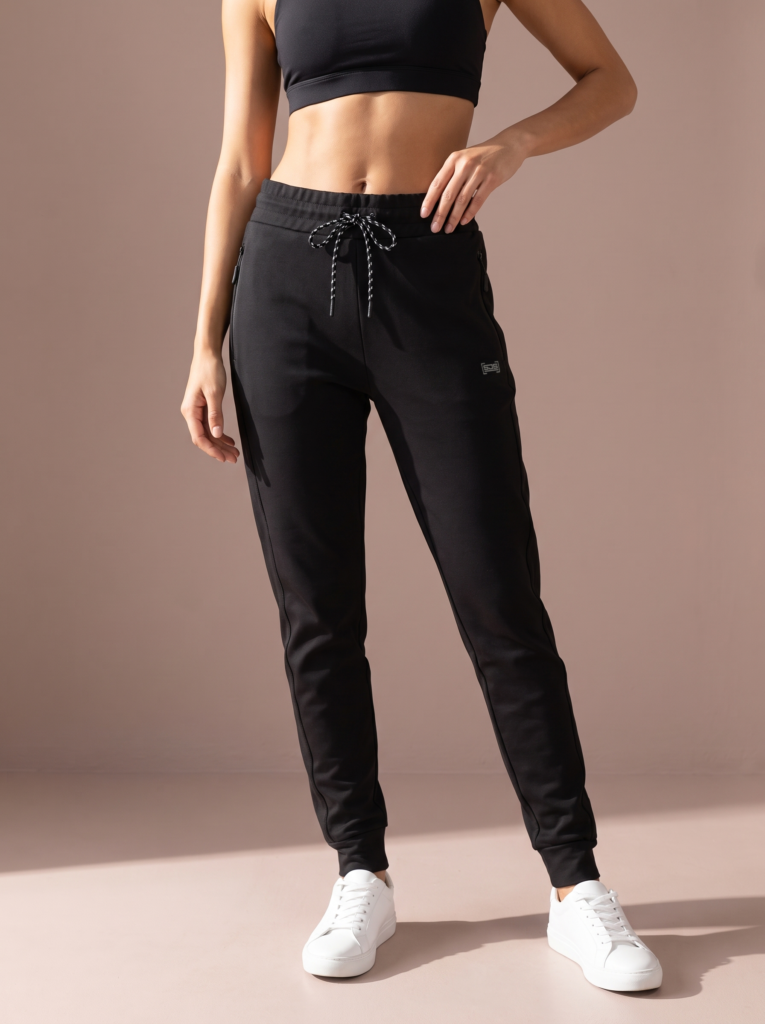 Sjeng Sports Lady Pant Klaartje dames trainingsbroek met elastische tailleband, vrouwelijke pasvorm en zakken