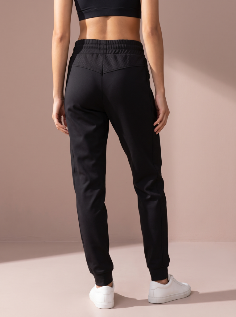 Sjeng Sports Lady Pant Klaartje dames trainingsbroek met elastische tailleband, vrouwelijke pasvorm en zakken