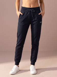 Sjeng Sports Lady Pant Klaartje dames trainingsbroek met elastische tailleband, vrouwelijke pasvorm en zakken