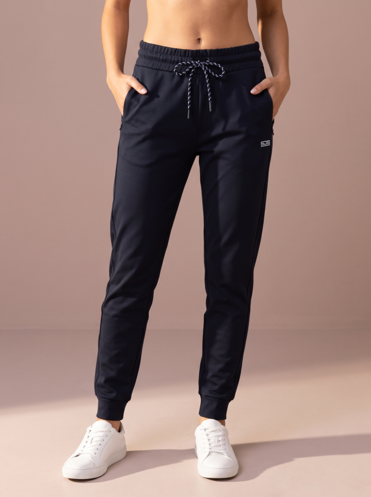 Sjeng Sports Lady Pant Klaartje dames trainingsbroek met elastische tailleband, vrouwelijke pasvorm en zakken