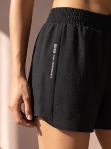 Zwarte Sjeng Sports Lady Short Laure dames tennis- en padelbroekje met een comfortabele elastische tailleband.