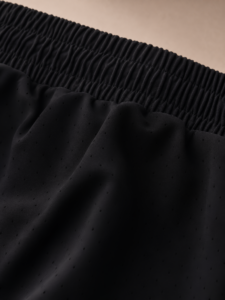 Zwarte Sjeng Sports Lady Short Laure dames tennis- en padelbroekje met een comfortabele elastische tailleband.