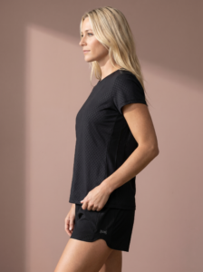Sjeng Sports Lady Tee Sommer B001 dames sportshirt in het zwart met korte mouwen en V-hals