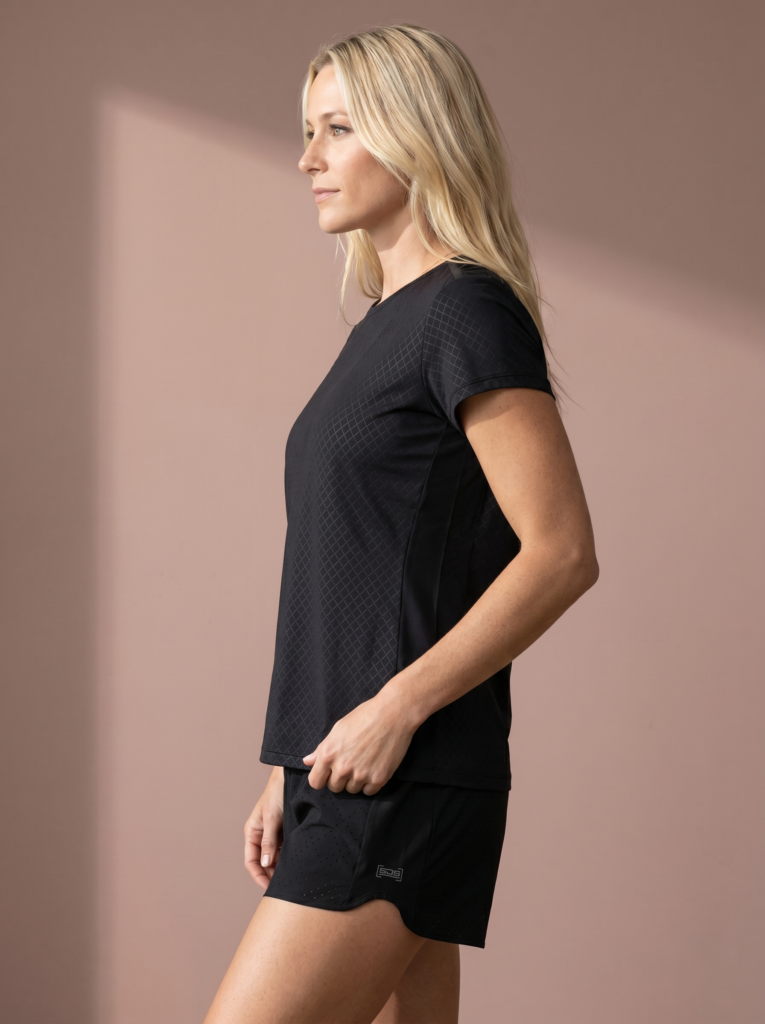 Sjeng Sports Lady Tee Sommer B001 dames sportshirt in het zwart met korte mouwen en V-hals
