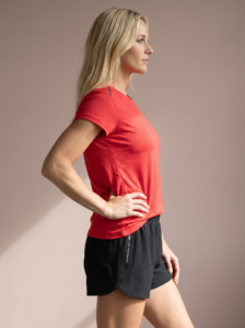 Sjeng Sports Lady Tee Sommer R110 dames sportshirt in het rood met korte mouwen en V-hals