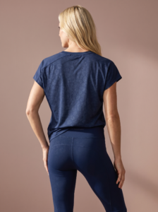 Sjeng Sports Lady Tee Spice N123 dames sportshirt in het blauw met korte mouwen en stijlvolle halslijn