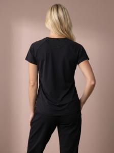 Sjeng Sports Lady Tee Sunny B001 dames sportshirt in het zwart met korte mouwen en ronde hals