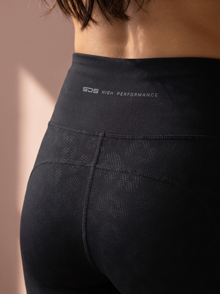 Sjeng Sports Lady Tights Tunde-B001 dames sportlegging in het zwart met zakken voor tennisballen en hoge tailleband