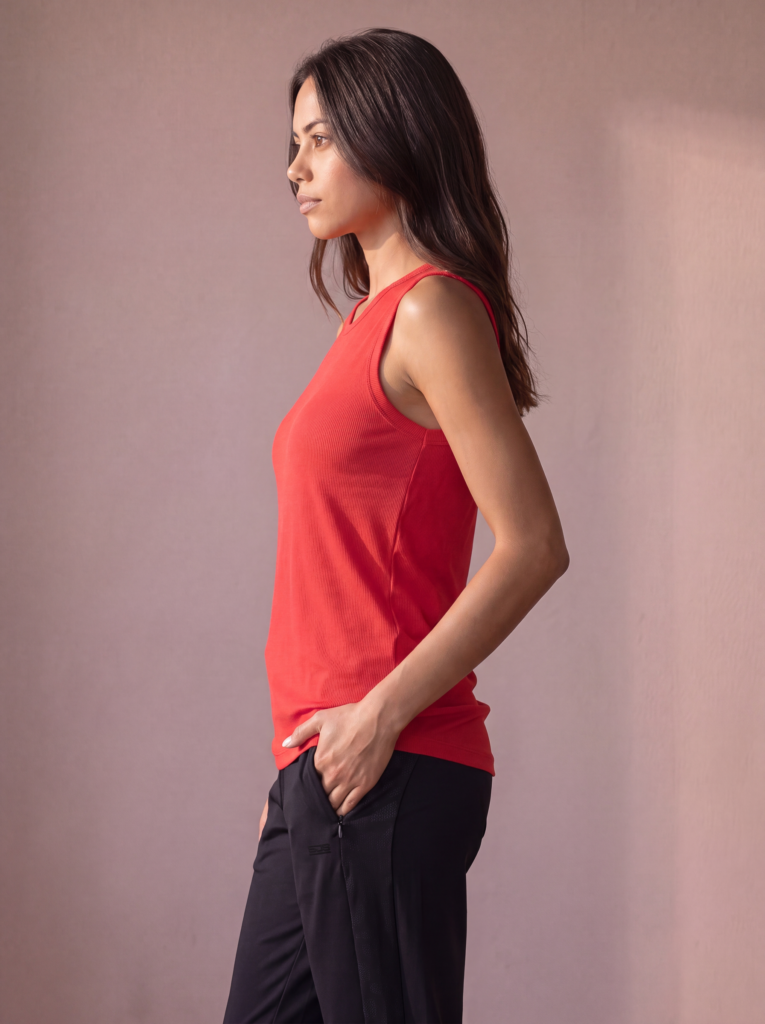 Sjeng Sports Lady Singlet Yada dames mouwloze sporttop met vrouwelijke pasvorm en ademend materiaal