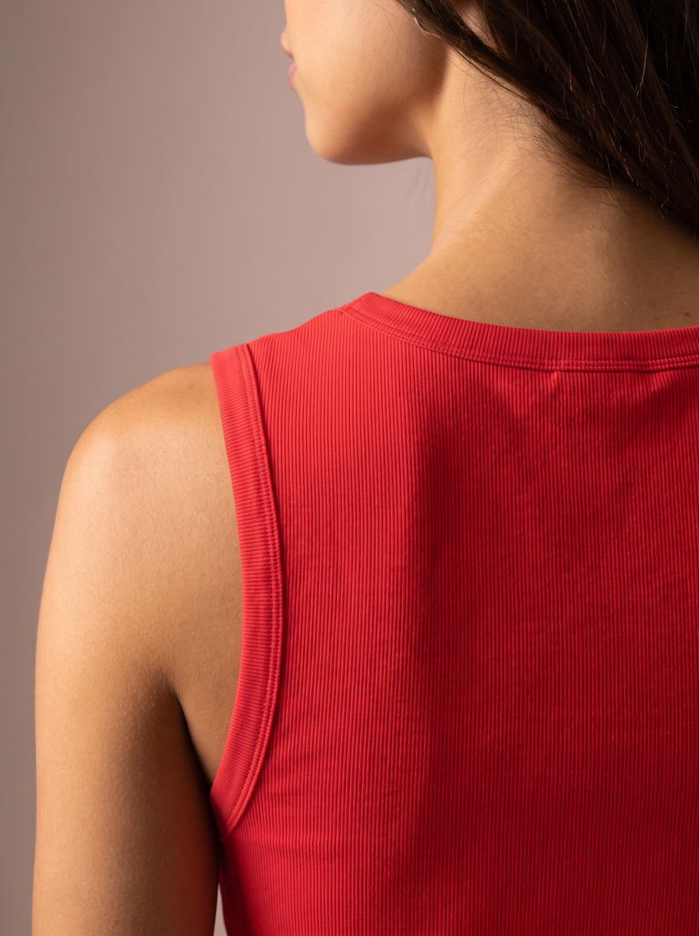Sjeng Sports Lady Singlet Yada dames mouwloze sporttop met vrouwelijke pasvorm en ademend materiaal