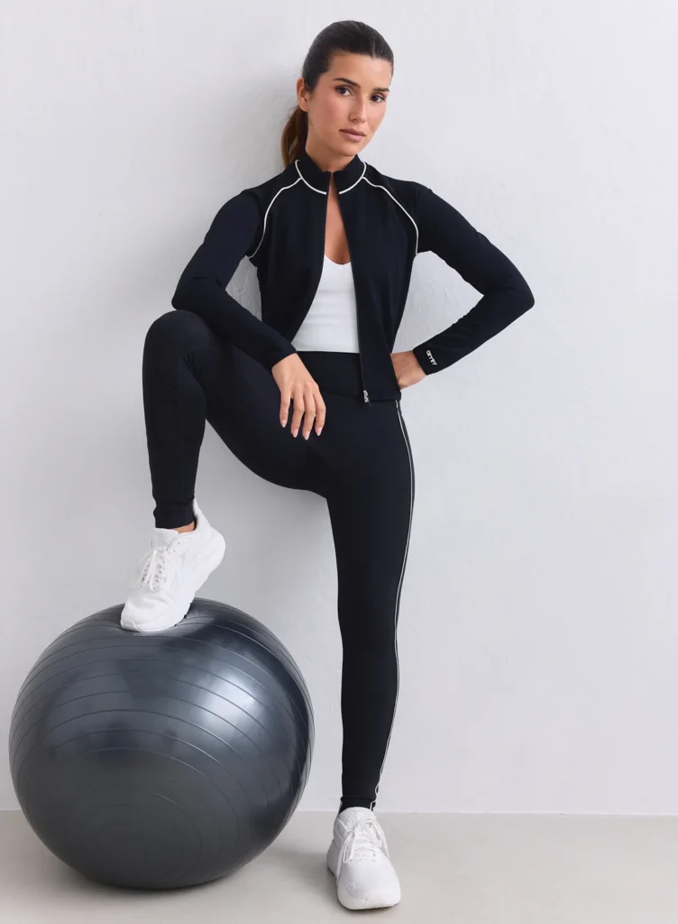 Aim'n Black Sense Contrast Tights 25030689-010 dames sportlegging in het zwart met stijlvolle contrastdetails en hoge taille