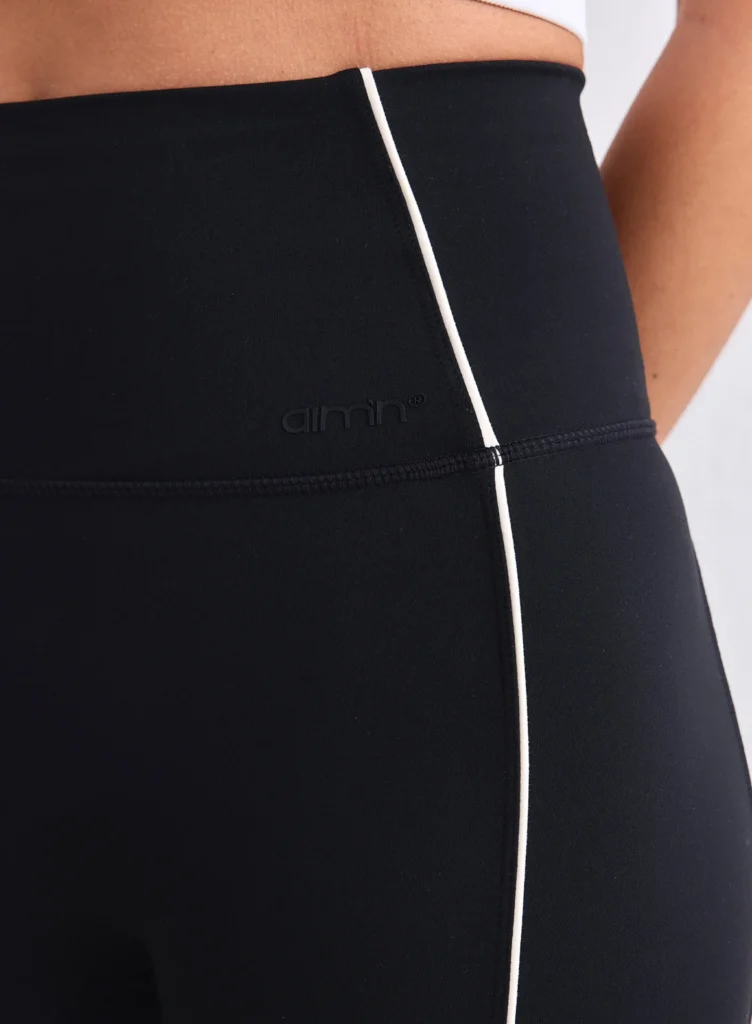 Aim'n Black Sense Contrast Tights 25030689-010 dames sportlegging in het zwart met stijlvolle contrastdetails en hoge taille