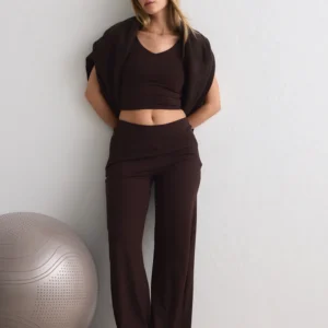 Aim'n Chocolate Sense Pants 26011185-147 dames broek in de kleur Chocolate bruin met een comfortabele tailleband