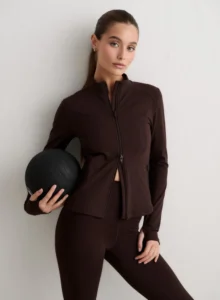 Aim'n Chocolate Sense Zip Jacket 25010696-147 dames sportjasje in de kleur Chocolate bruin met volledige ritssluiting