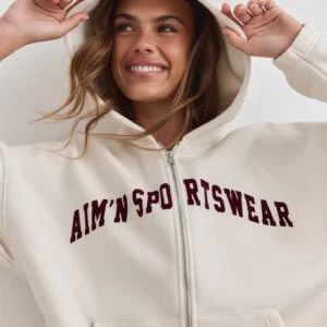 Aim'n Cream Varsity Sweat Zip Hood 26081529-050 dames vest met rits en capuchon in de kleur Cream crème met Varsity logo