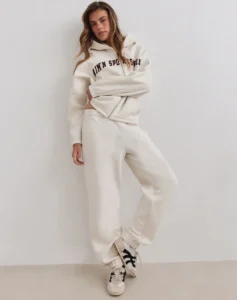 Aim'n Cream Varsity Sweat Zip Hood 26081529-050 dames vest met rits en capuchon in de kleur Cream crème met Varsity logo